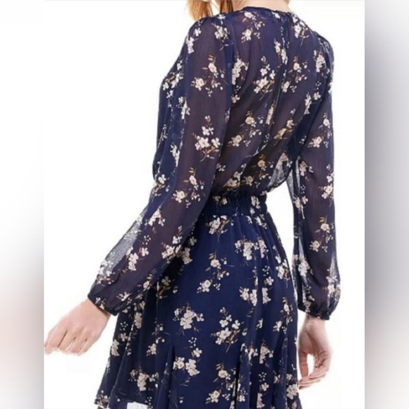 ✨️Trixxi Blue and White Floral Long Sleeve Dress - Picture 12 of 12